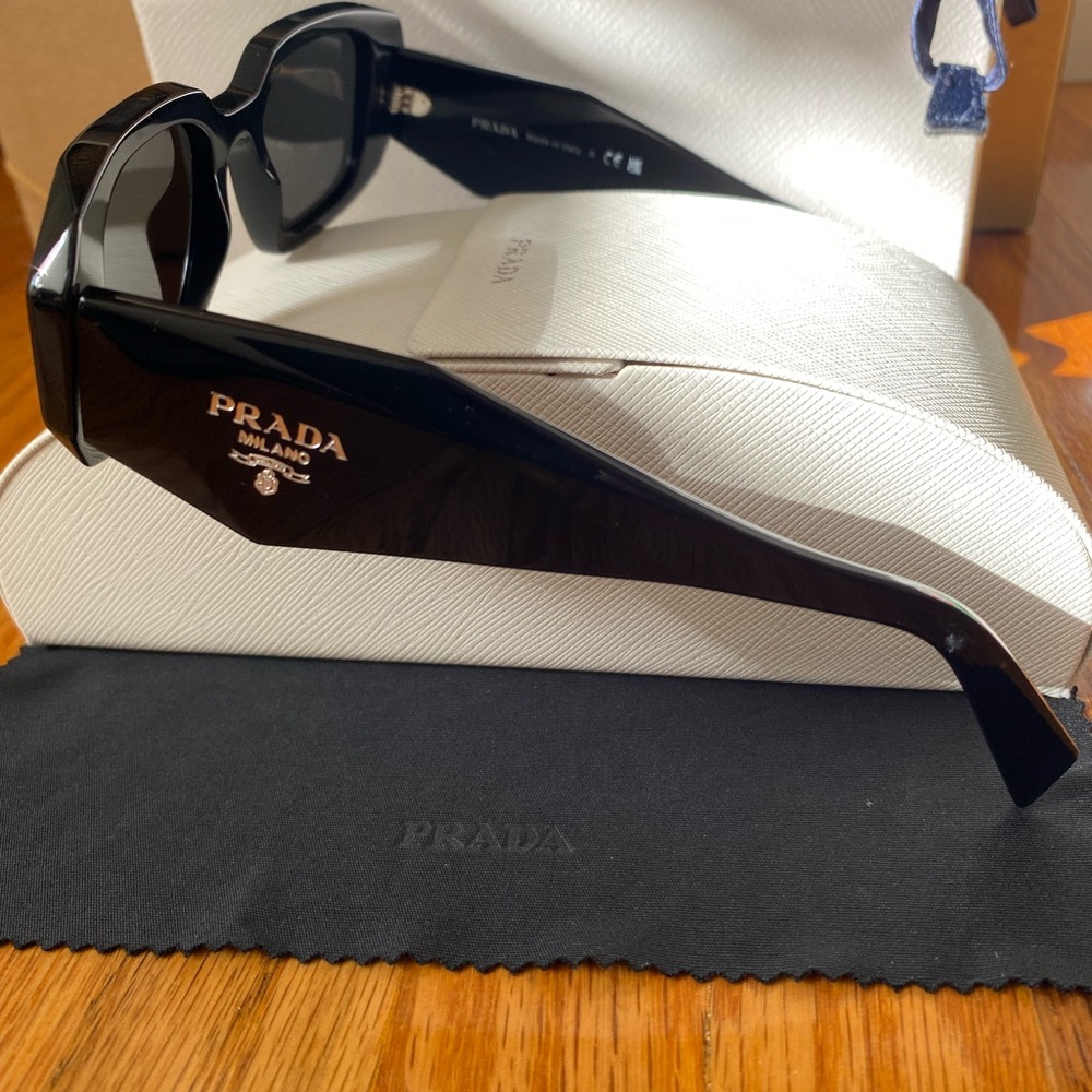 PRADA
PR 17WS - Picture 11 of 15